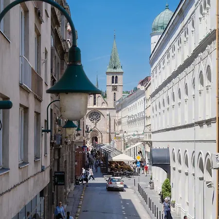Διαμέρισμα 2bdr In The Center Next To The Cathedral *