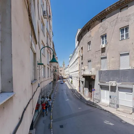 2bdr In The Center Next To The Cathedral Apartamento *